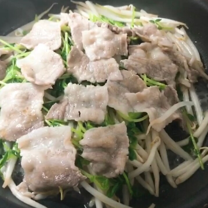 簡単 ヘルシー 安い 豚バラ豆苗もやしの蒸し焼き レシピ 作り方 By しゅんしゅんママ 楽天レシピ 簡単 ヘルシー 安い 豚バラ豆苗もやしの蒸し焼き レシピ 作り方 By しゅんしゅんママ 楽天レシピ